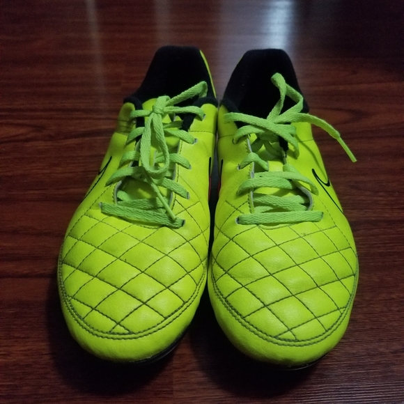 Soccer cleats used very good condition - Picture 2 of 5